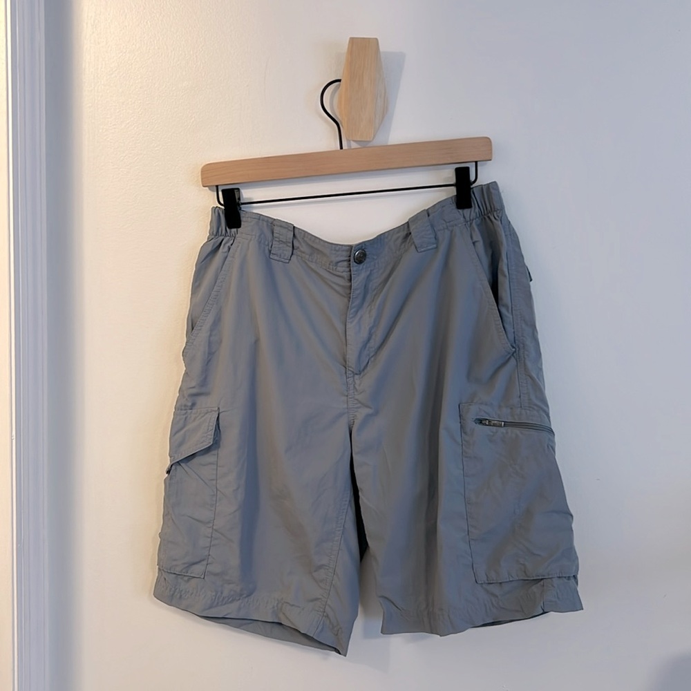 Columbia Men’s Omni-Shade Sun Protection Light Gray Shorts  - 32W